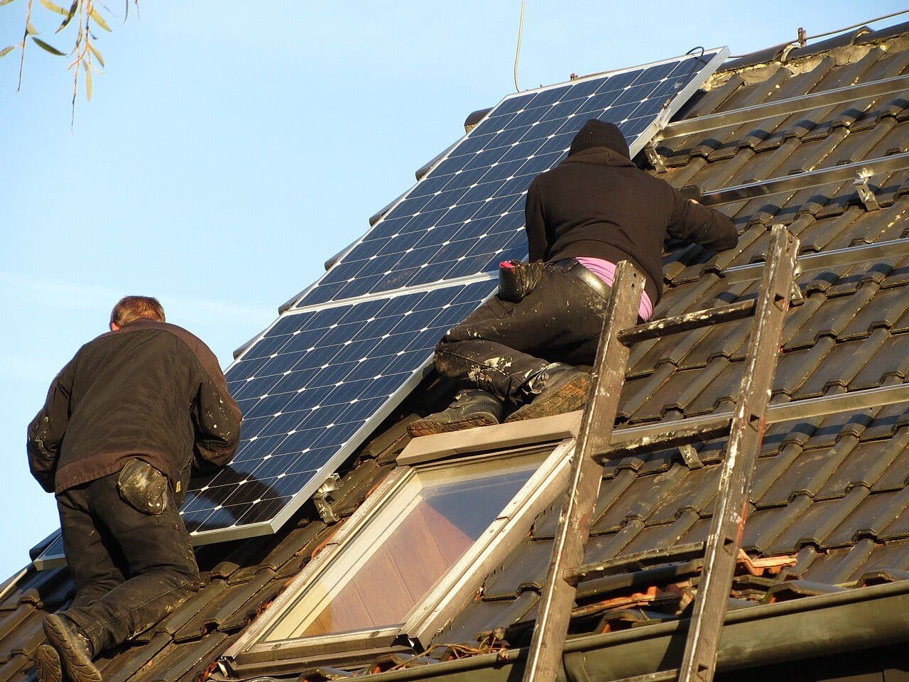 Installation of photovoltaic modules on roof